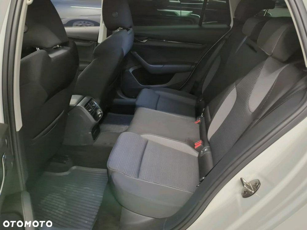 Skoda Octavia - 8