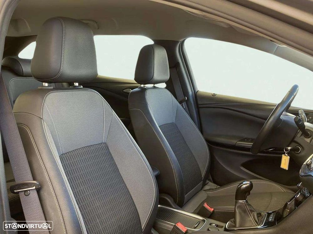 Opel Astra Sports Tourer - 12