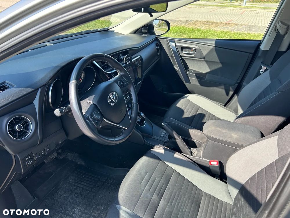 Toyota Auris 1.8 HSD Luna - 19
