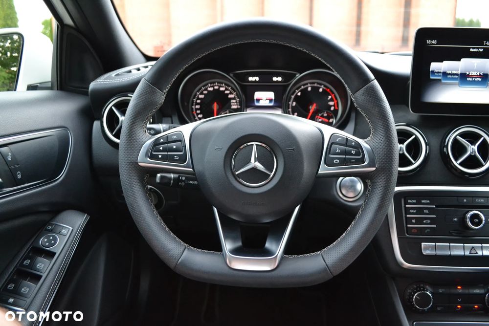 Mercedes-Benz Klasa A 200 AMG Line - 33
