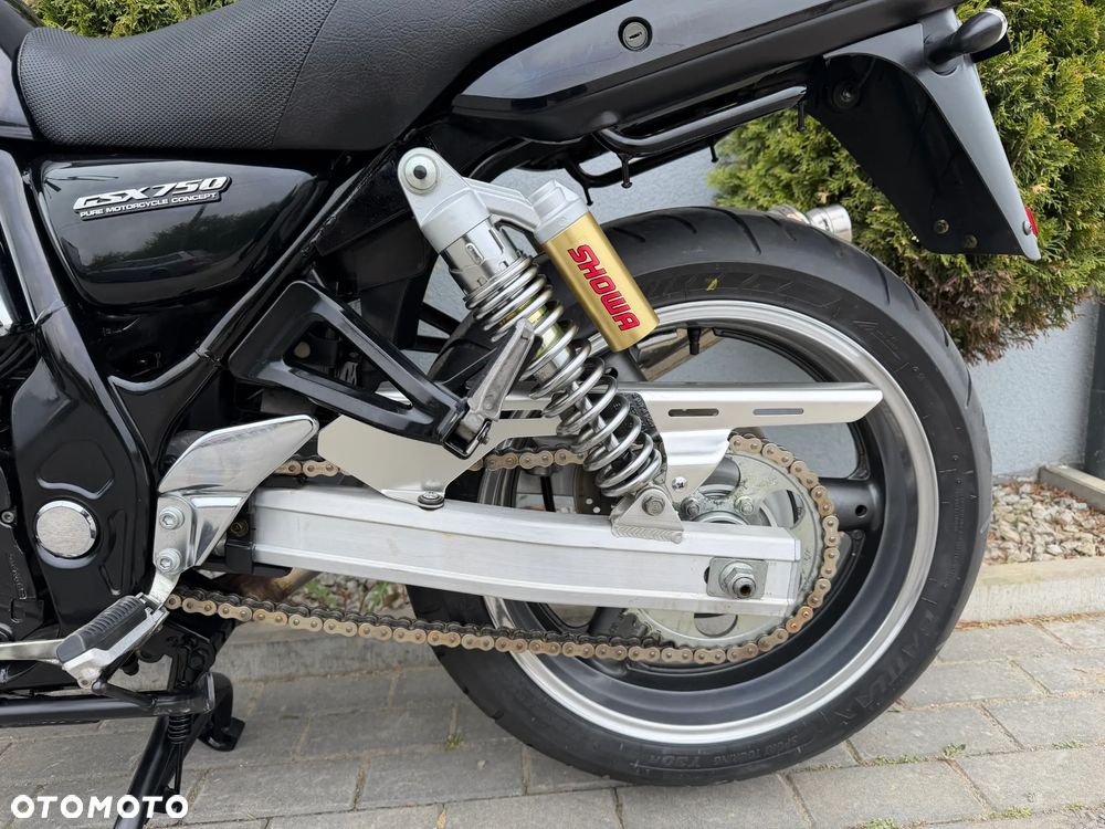 Suzuki GSX - 34