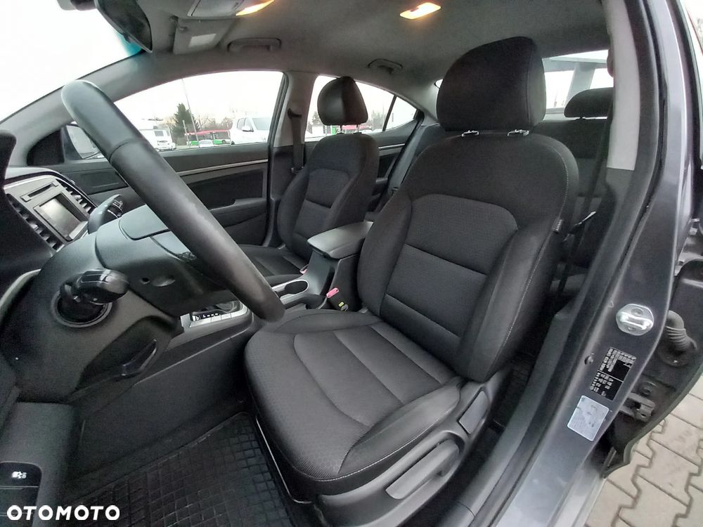 Hyundai Elantra 1.6 CRDi BlueDrive Style DCT - 13