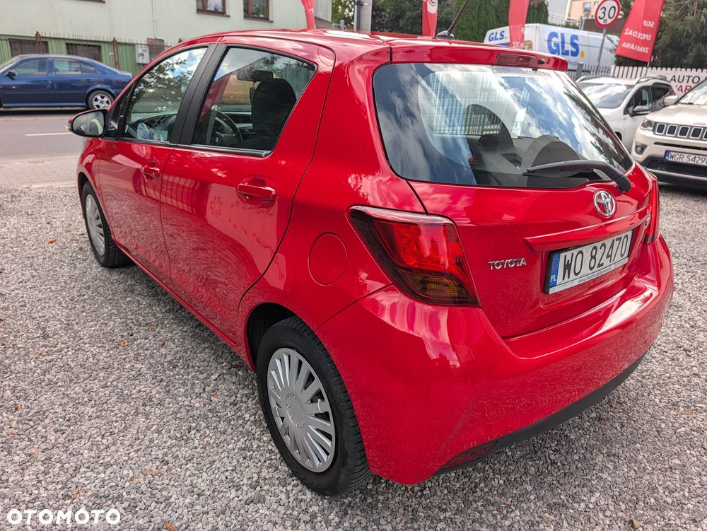 Toyota Yaris 2015 photo 2