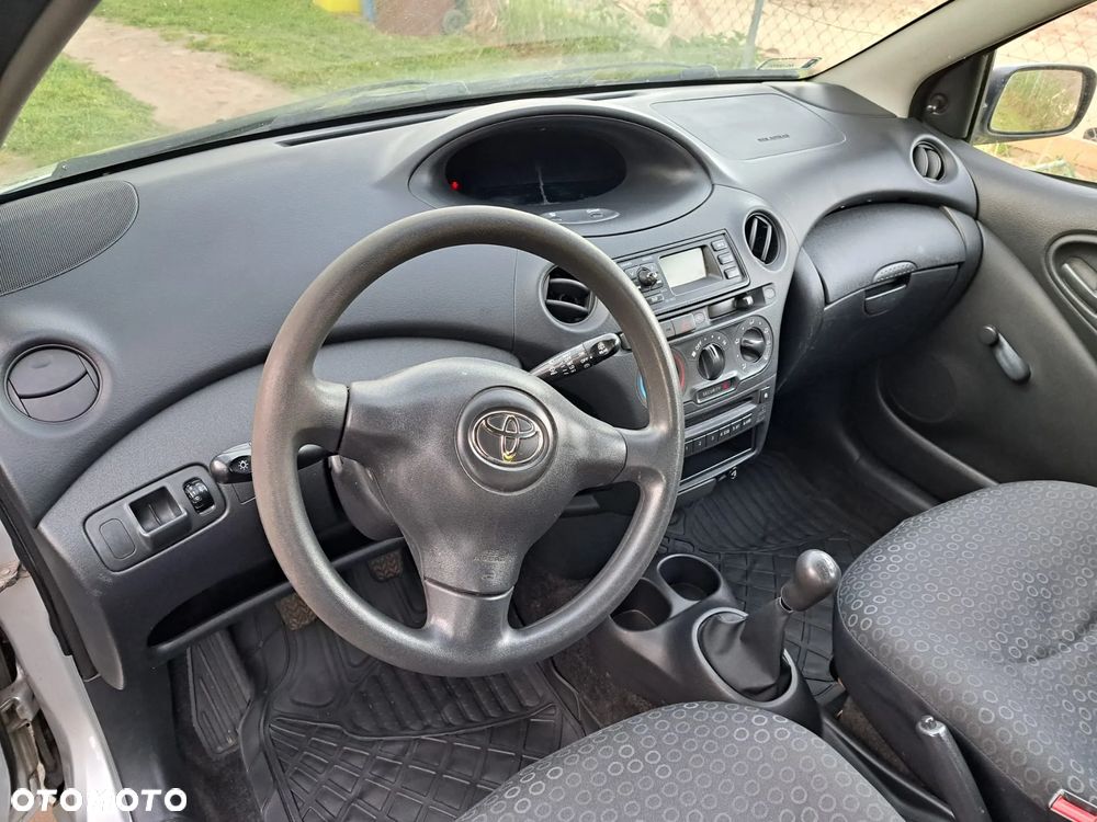 Toyota Yaris 1.0 Terra - 9