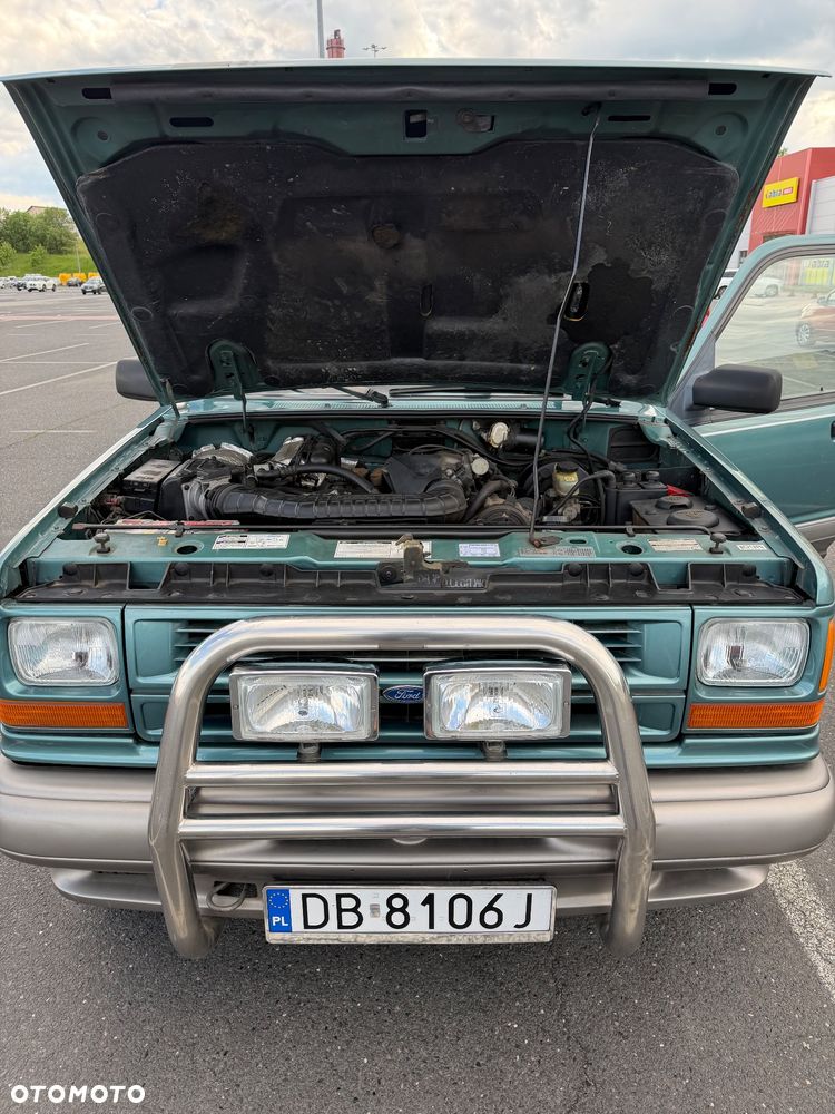Ford Explorer Standard - 20