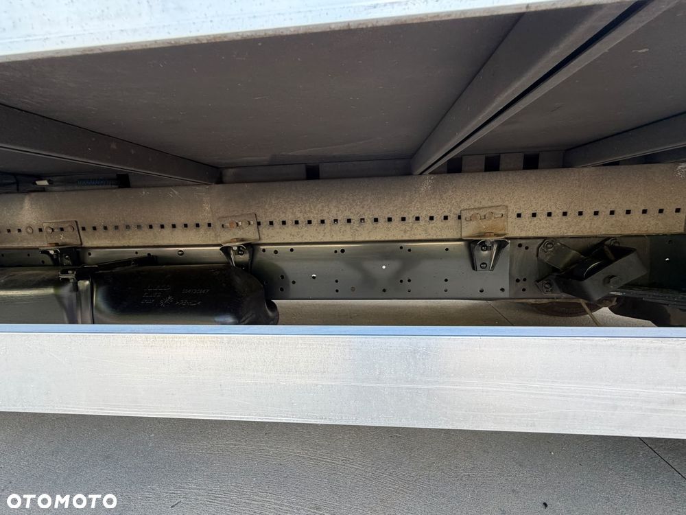 Iveco Daily 35C13 Kontener 8 Palet z windą Kontener meblowy - 11