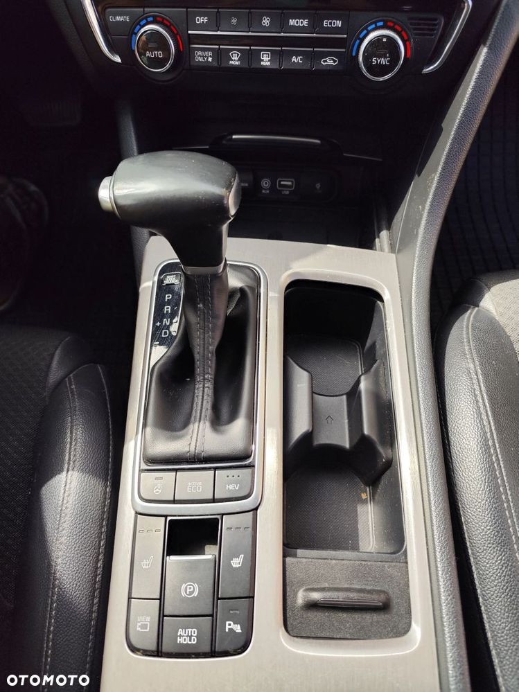 Kia Optima Plug-in Hybrid - 17