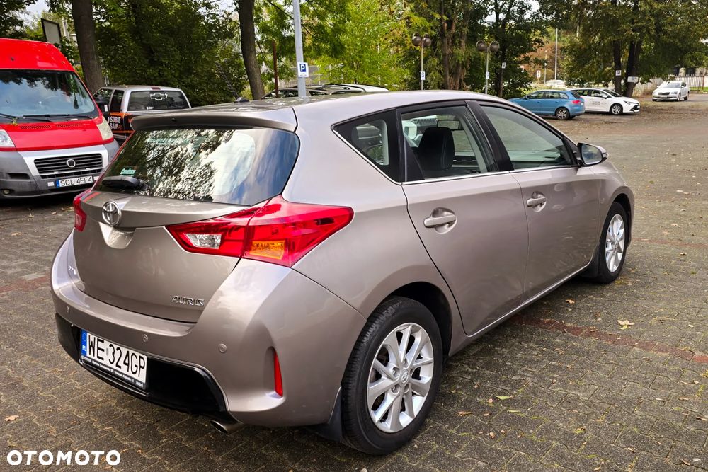 Toyota Auris 1.6 Prestige - 10