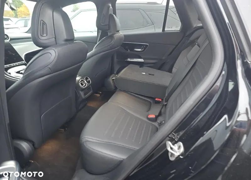Mercedes-Benz GLC 300 4Matic 9G-TRONIC AMG Line - 11