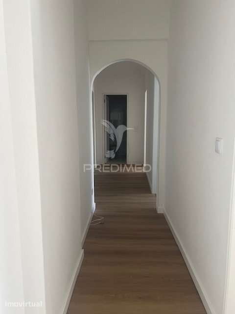 Apartamento T2 RENOVADO na Quinta das Conchas - Grande imagem: 2/17