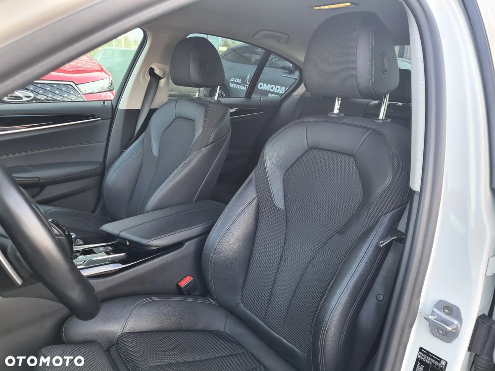 BMW Seria 5 520i Sport Line sport - 14