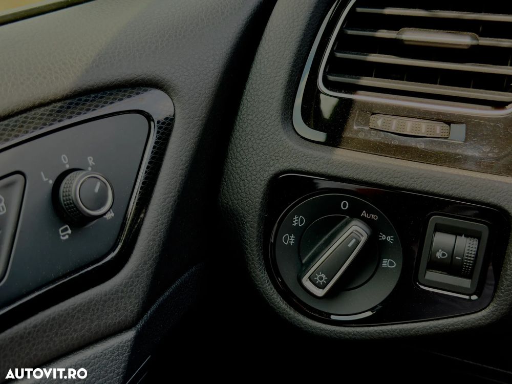 Volkswagen Golf - 6