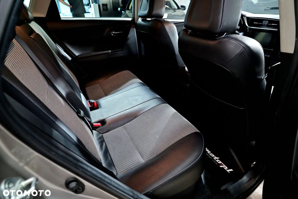 Toyota Auris - 19