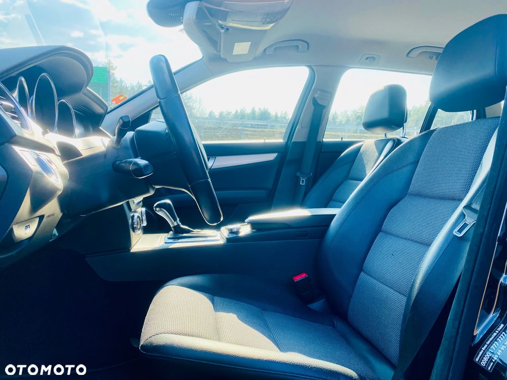 Mercedes-Benz Klasa C 180 CGI Automatik BlueEFFICIENCY Avantgarde - 25