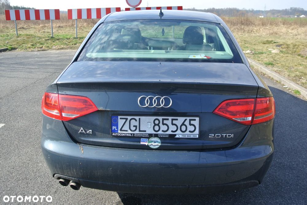 Audi A4 Limousine - 5