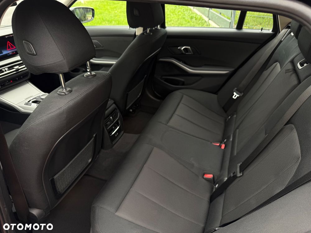 BMW Seria 3 320e PHEV sport - 24