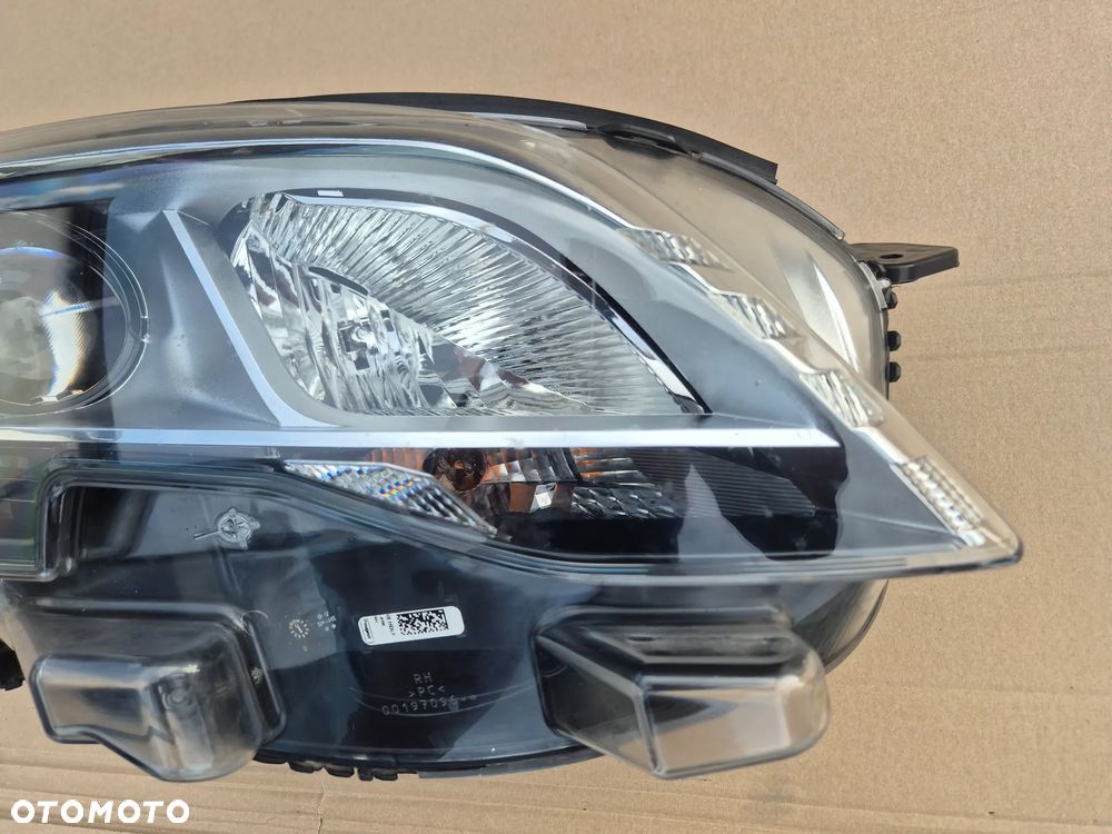 Peugeot Expert III Traveller reflektor prawy.Ksenon.OE.EU.2016- - 2