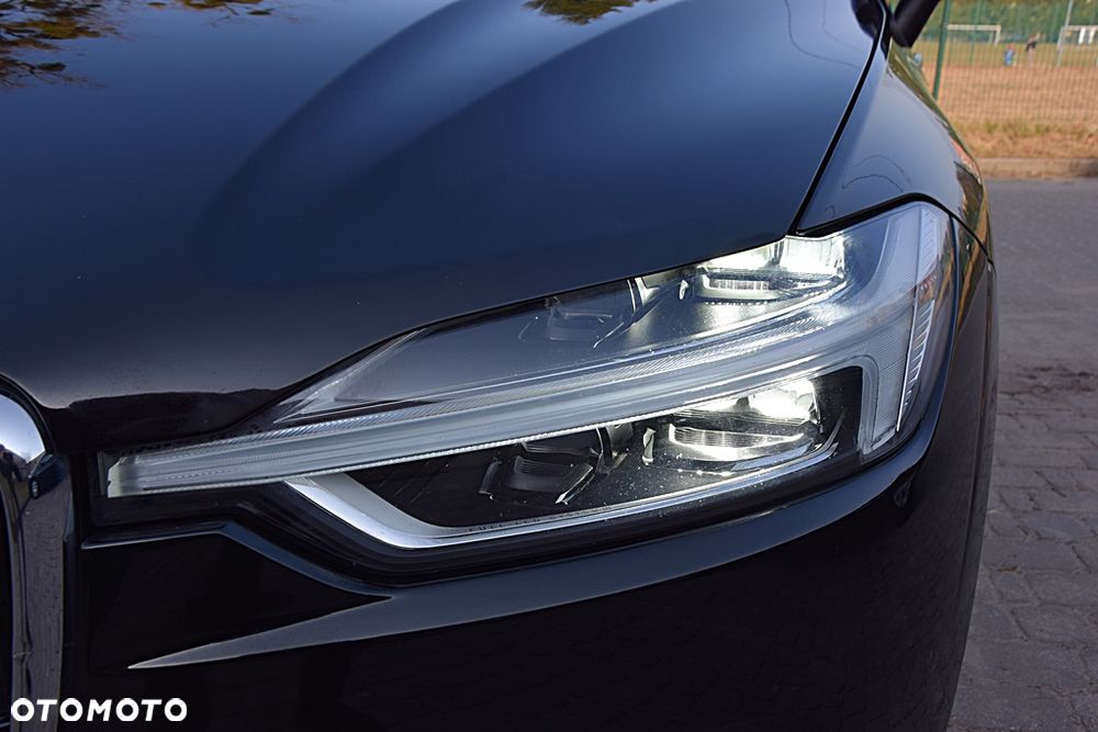 Volvo XC 60 B4 D AWD Geartronic Momentum - 32