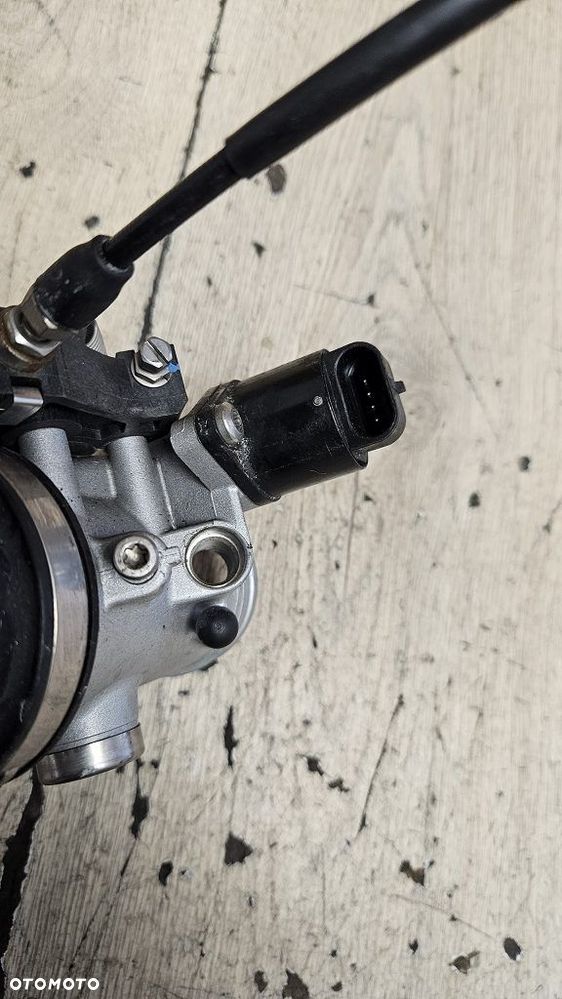 Przepustnica prawa BMW R12300 GS  13547672732 - 13