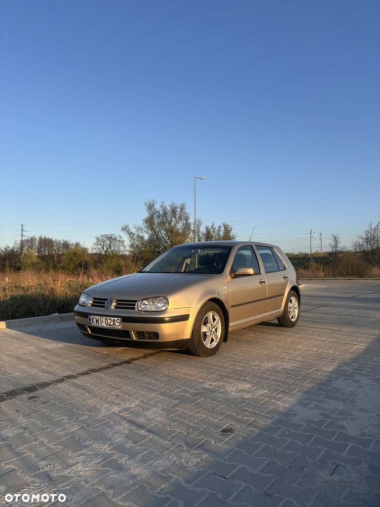 Volkswagen Golf 1.6 Q - 1