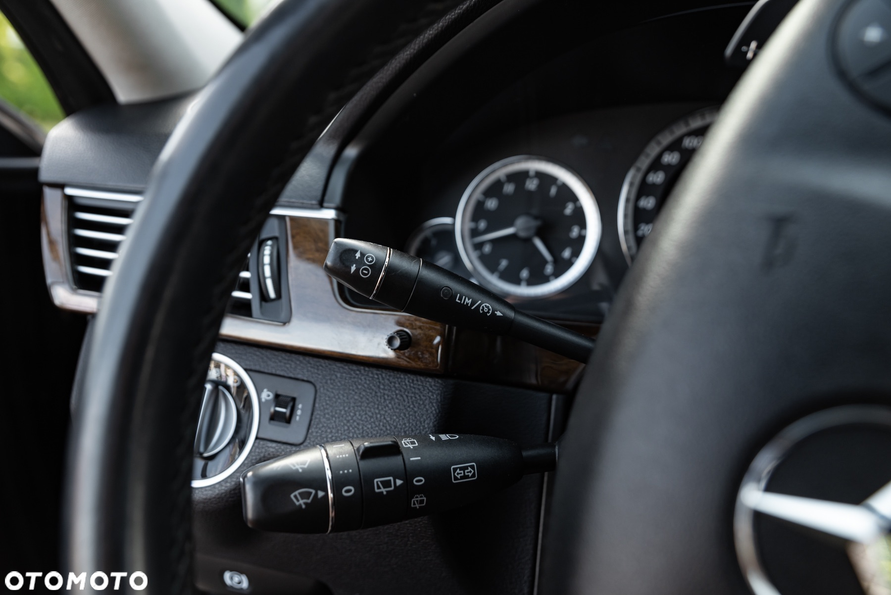 Mercedes-Benz Klasa E 300 T BlueTEC HYBRID 7G-TRONIC Avantgarde - 33