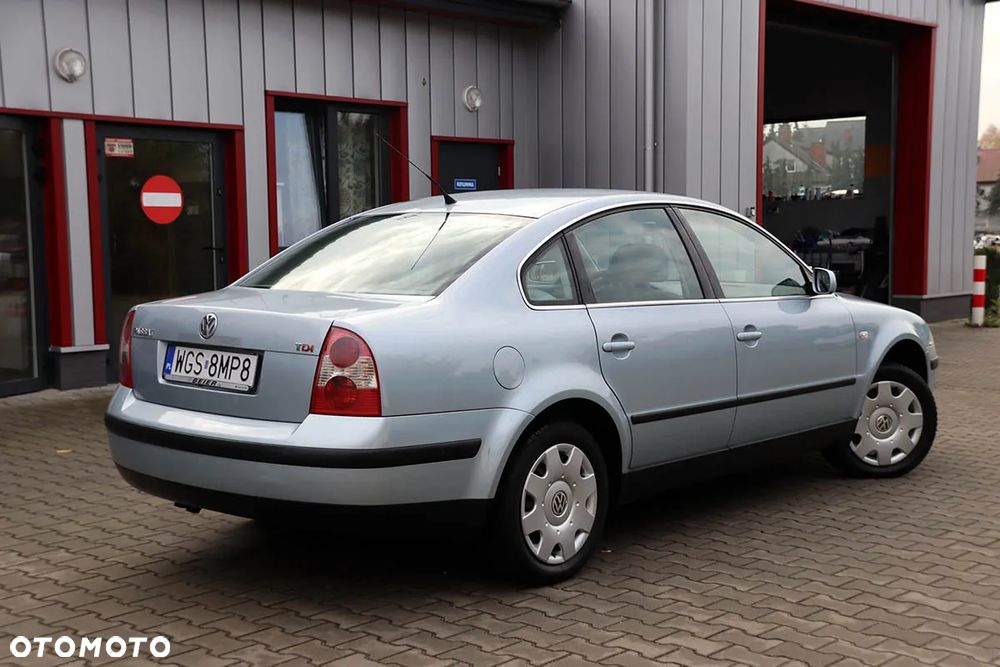 Volkswagen Passat 1.9 TDI Comfortline - 14