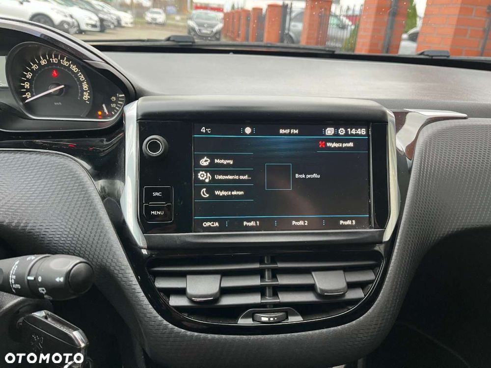 Peugeot 2008 PureTech 82 Signature - 13