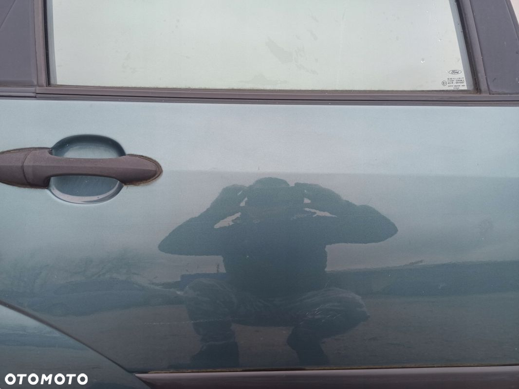 Drzwi prawy tył kompletne FORD FOCUS MK1 KOMBI kolor X1 - 4