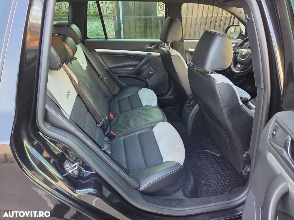 Skoda Octavia Combi 2.0 TDI DPF RS - 17