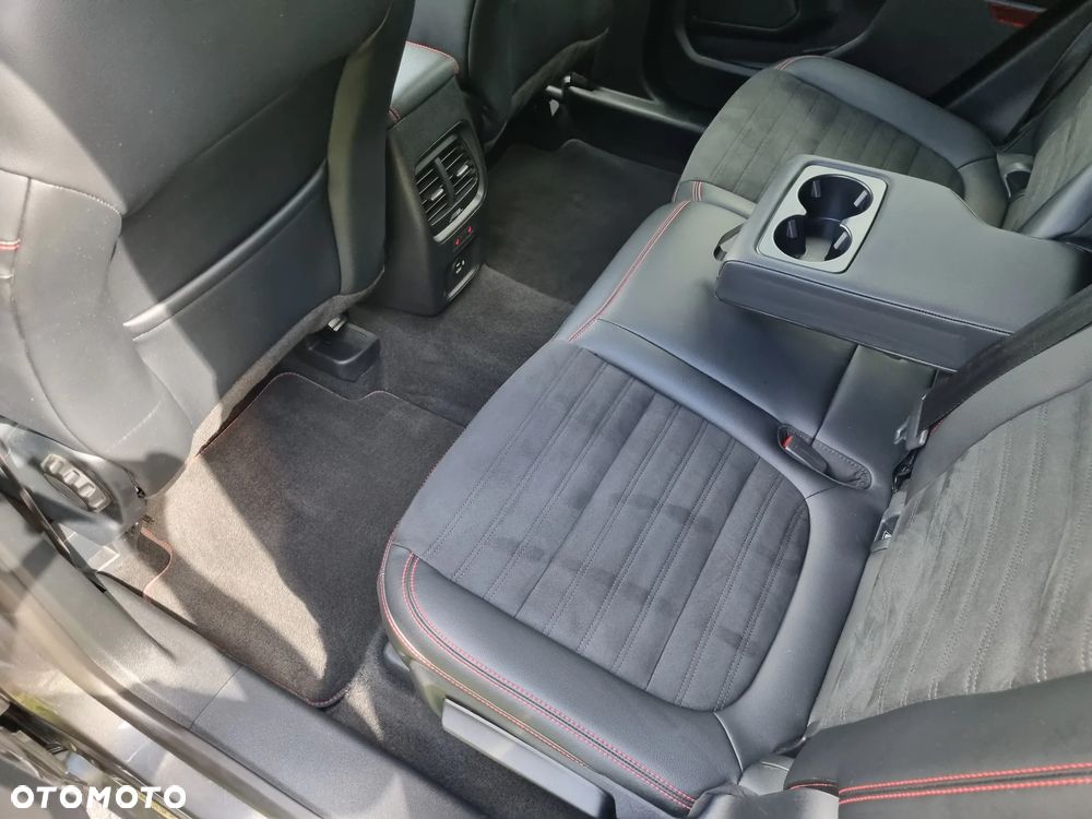 Ford Kuga 2.0 TDCi 2x4 ST-Line - 28