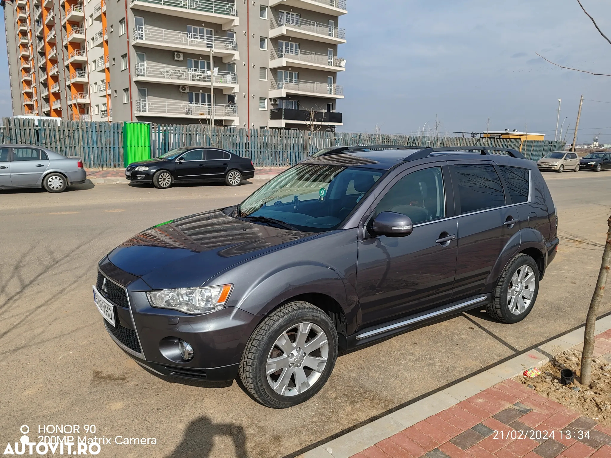Mitsubishi Outlander - 3