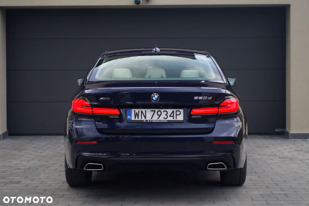 BMW Seria 5 520d xDrive - 12