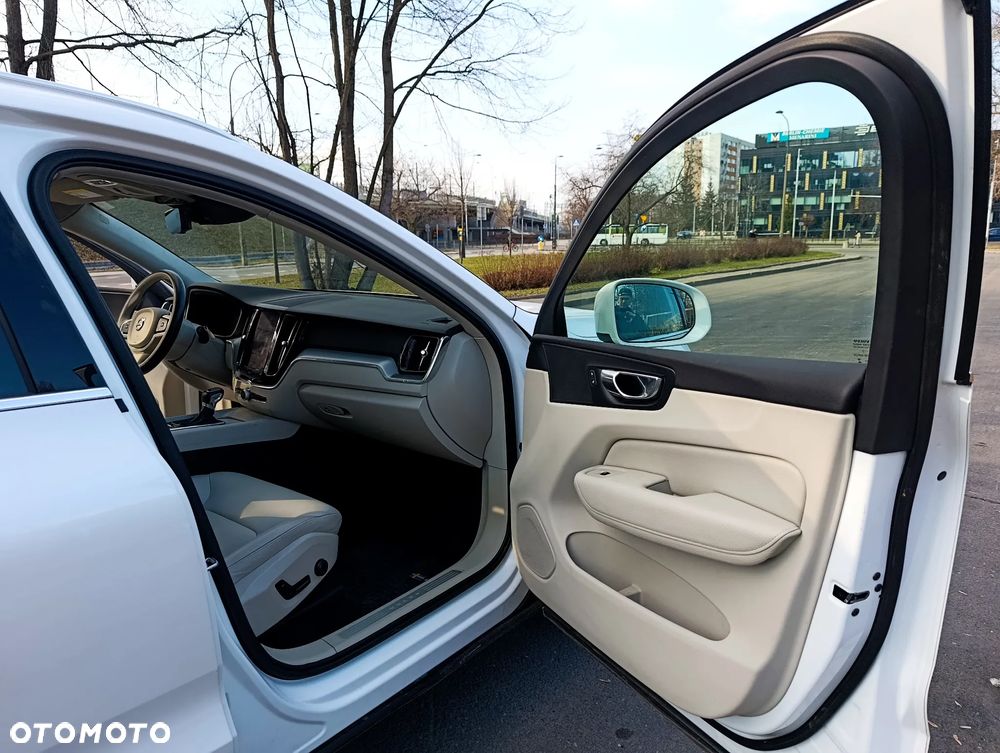 Volvo XC 60 T5 AWD Geartronic Momentum - 10