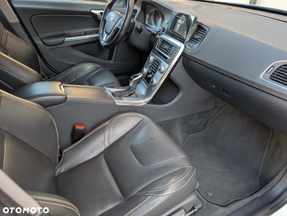 Volvo V60 D3 Geartronic Summum - 21