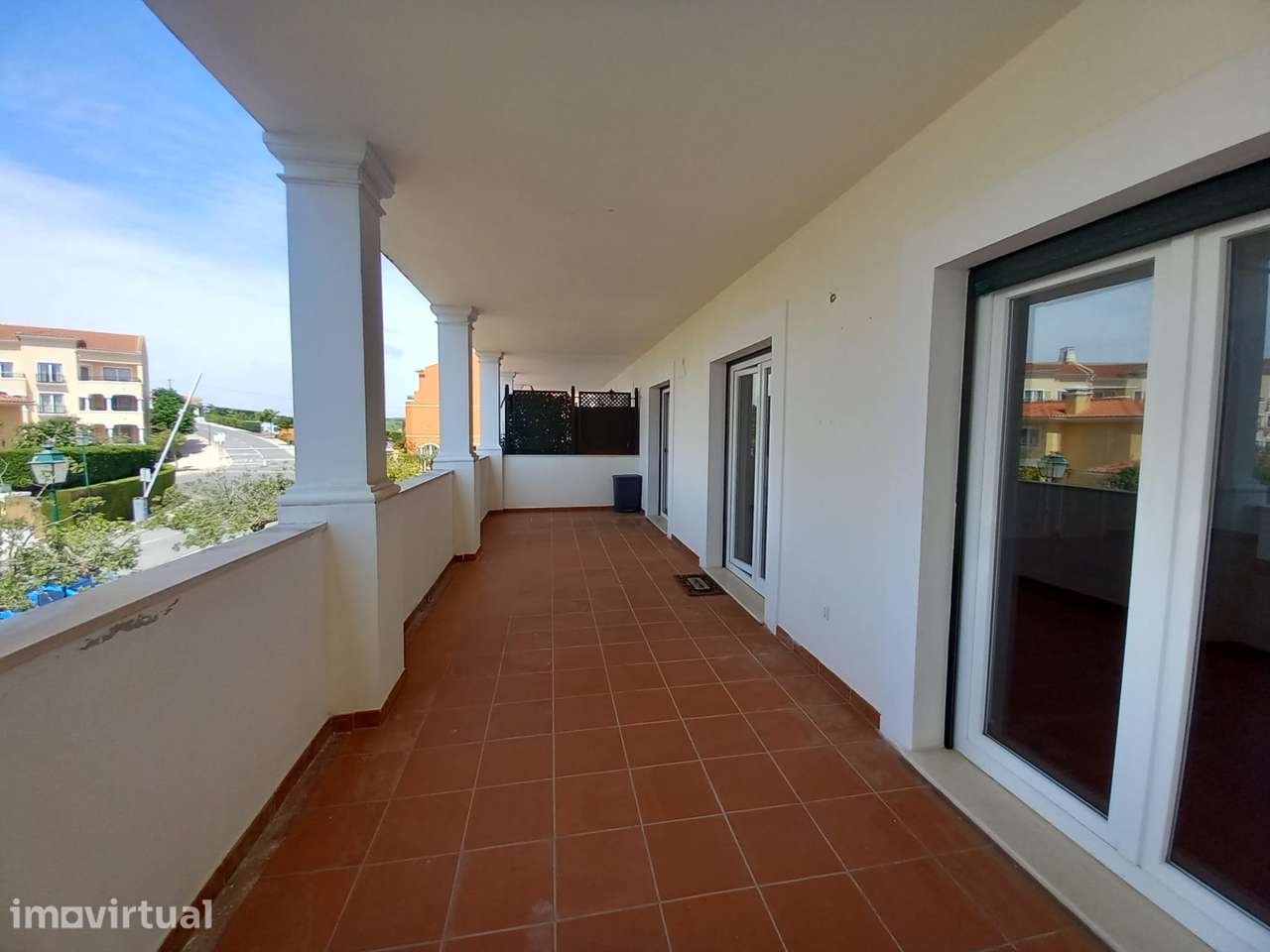 Apartamento T1, com 137m² localizado no prestigiado Resort Campo Real. - Grande imagem: 3/21