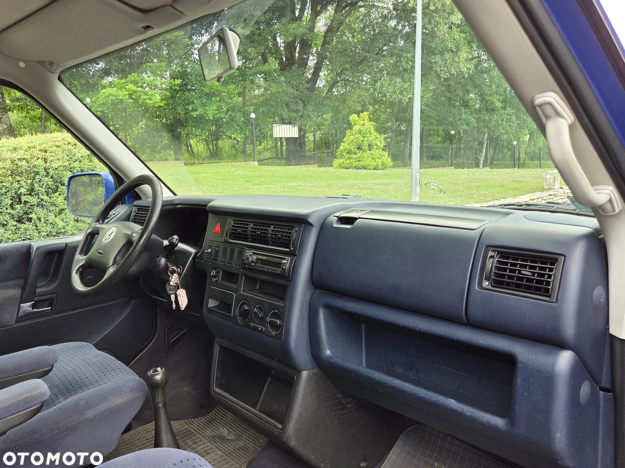 Volkswagen Caravelle - 16