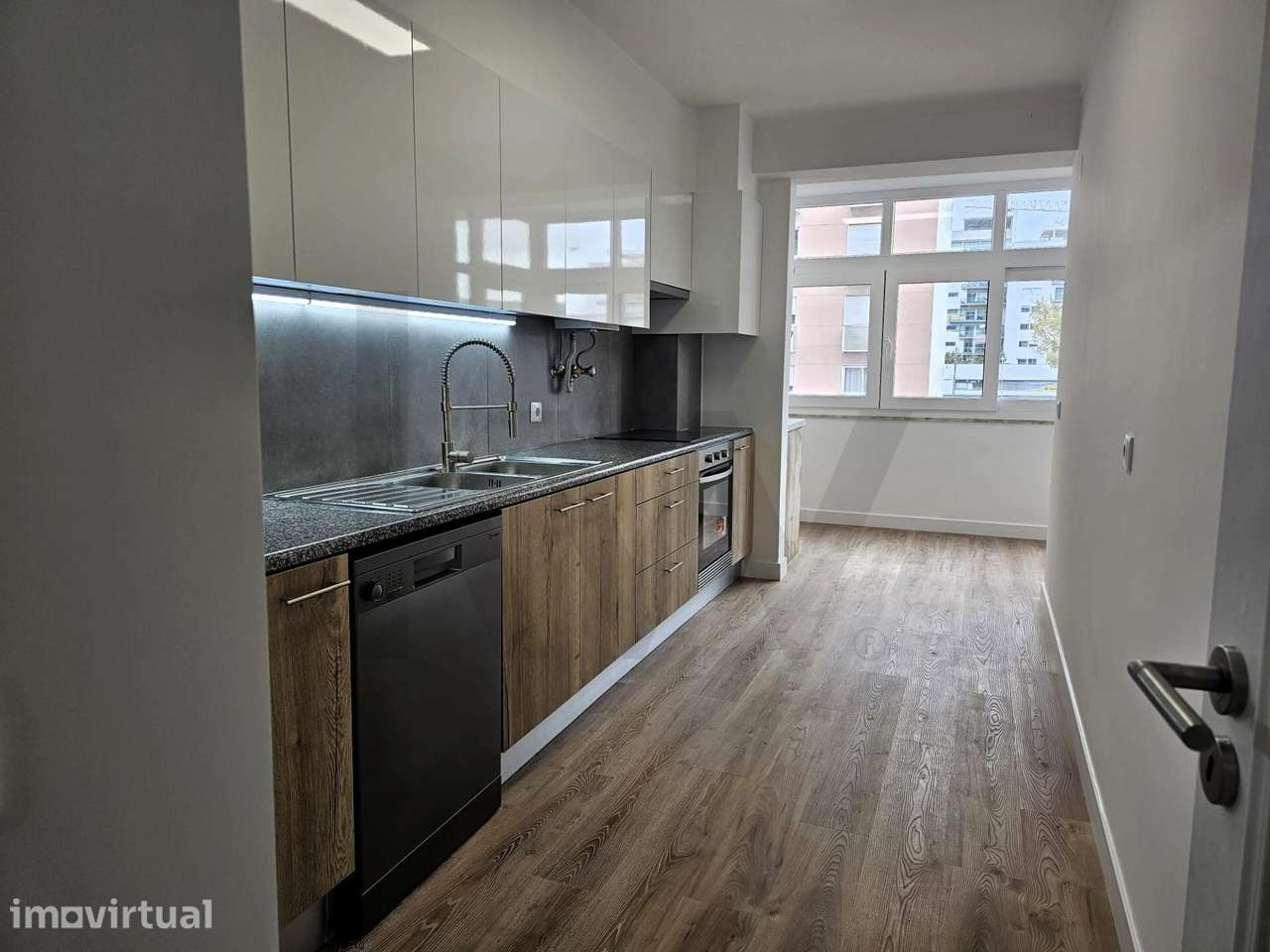T3 remodelado nas Laranjeiras – Conforto, Luz e Garagem no Coração de - Grande imagem: 3/21