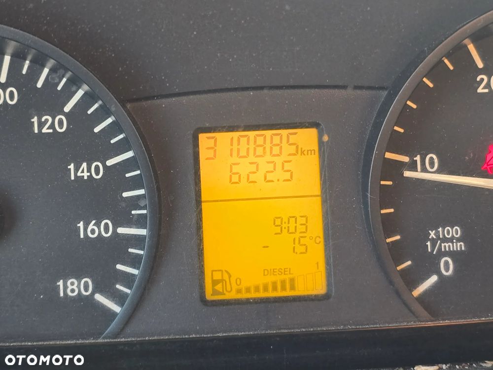 Mercedes-Benz Sprinter - 11