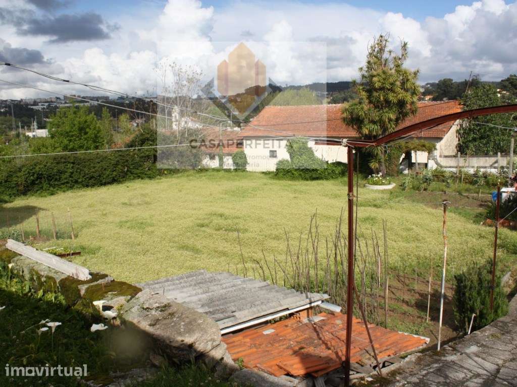 Terreno com frente para duas ruas - VILAR DO PARAÍSO - Grande imagem: 2/5