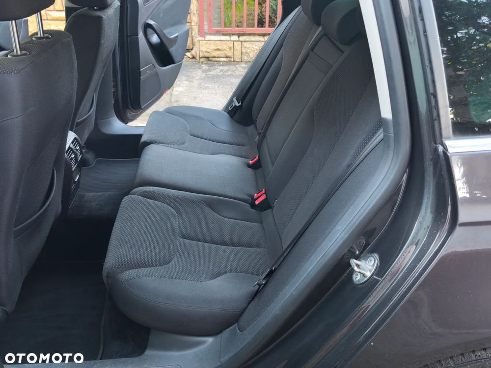 Volkswagen Passat 1.6 Comfortline - 20