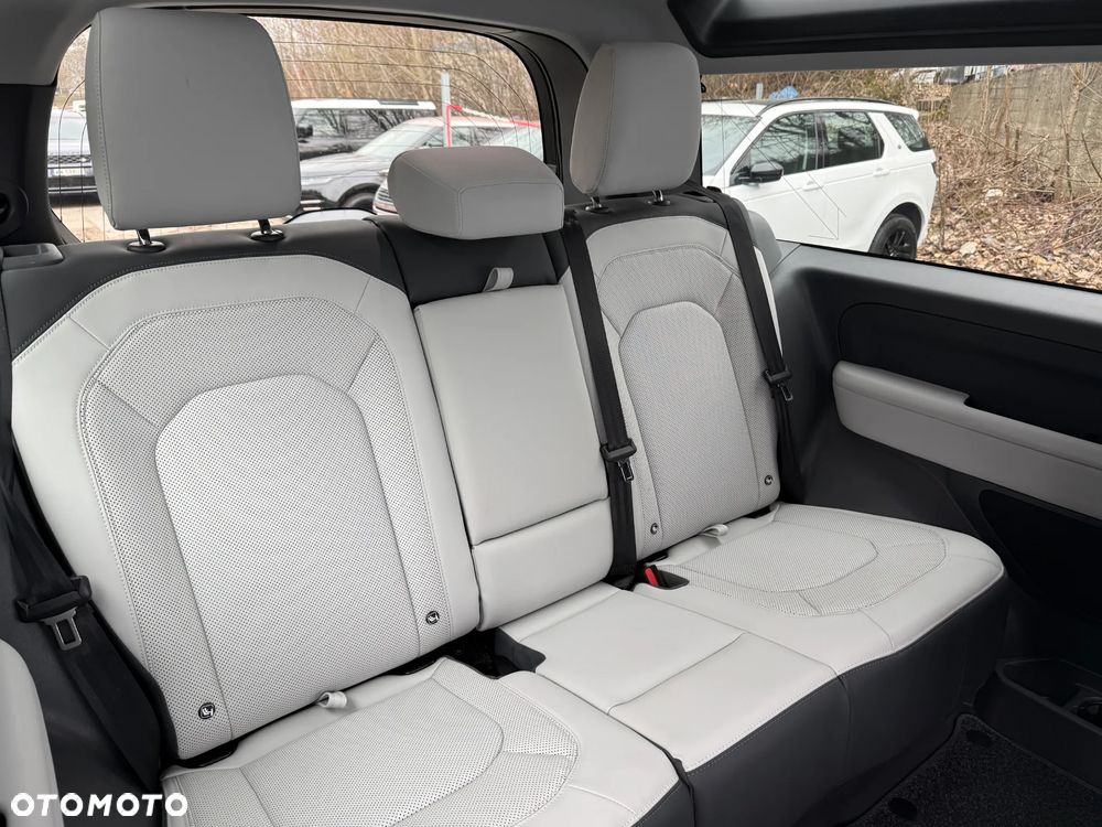 Land Rover Defender 90 D250 X-Dynamic SE - 15
