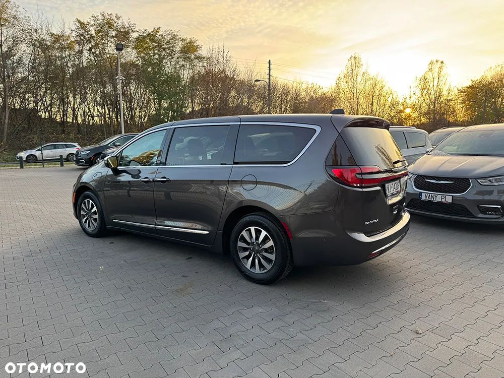 Chrysler Pacifica - 26