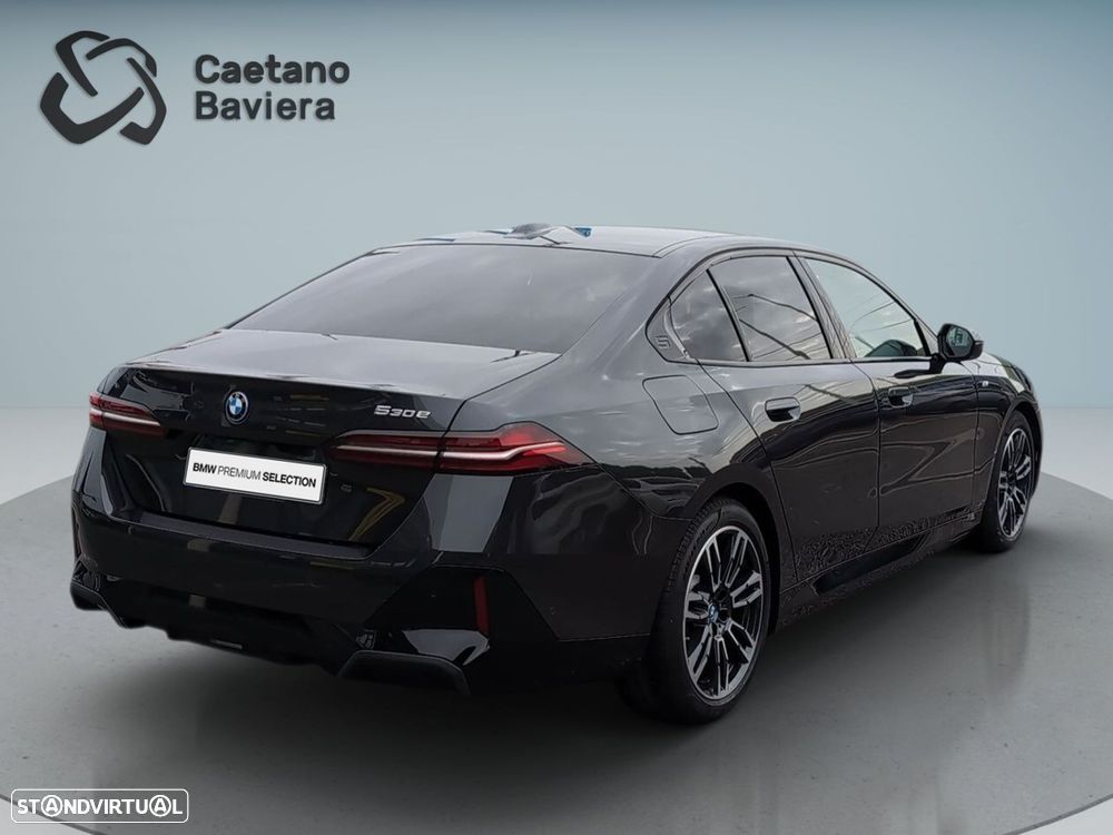 BMW 530 e Pack Desportivo M - 8