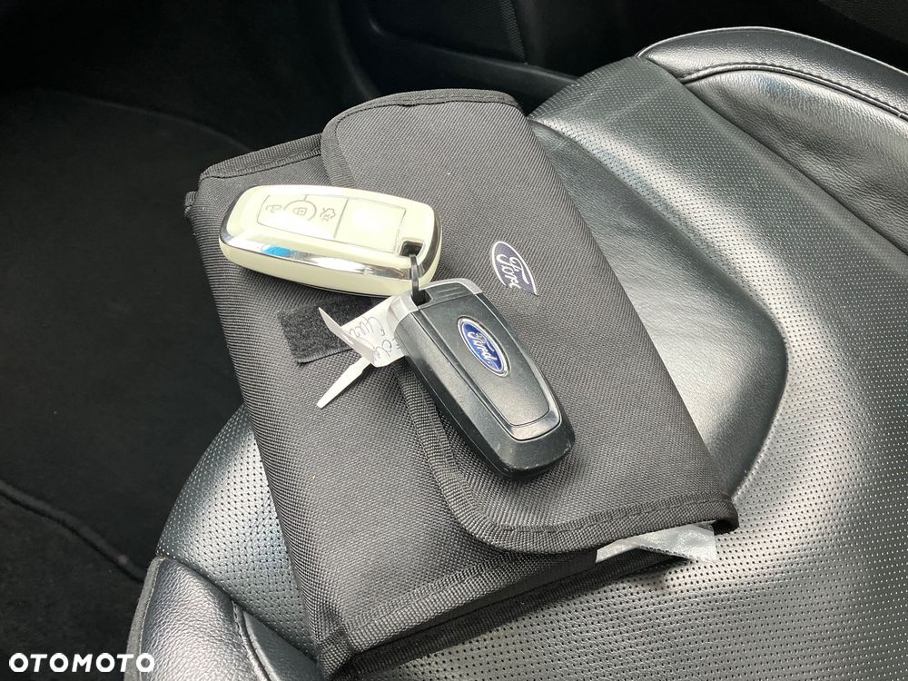 Ford Edge 2.0 TDCi Bi-Turbo 4x4 Titanium - 36