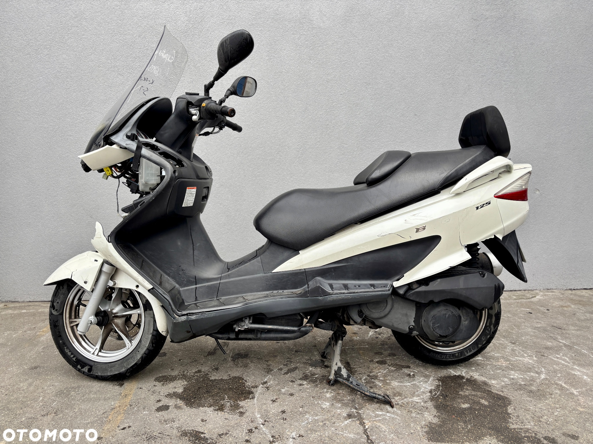 Suzuki Burgman - 13