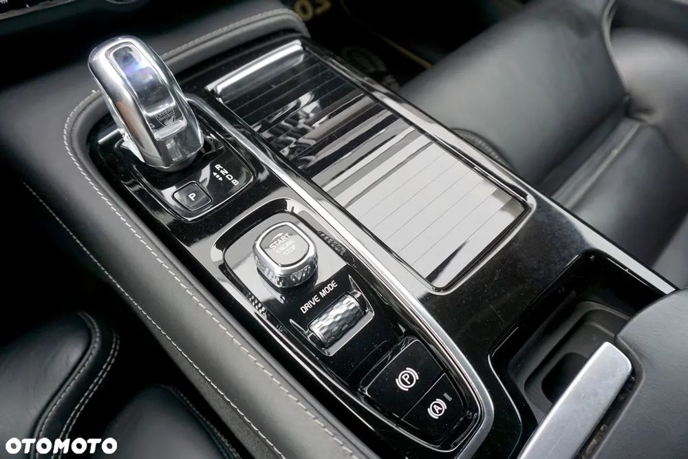 Volvo S90 T8 Twin Engine AWD Geartronic Inscription - 32