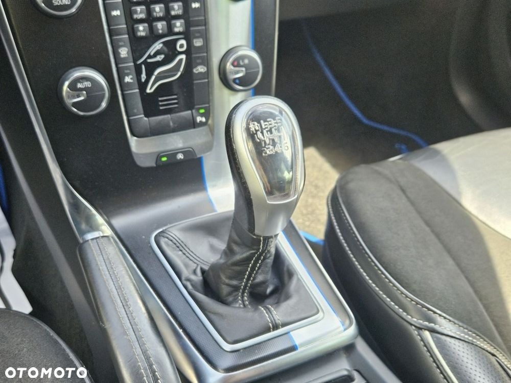 Volvo V40 D2 R-Design Momentum - 18