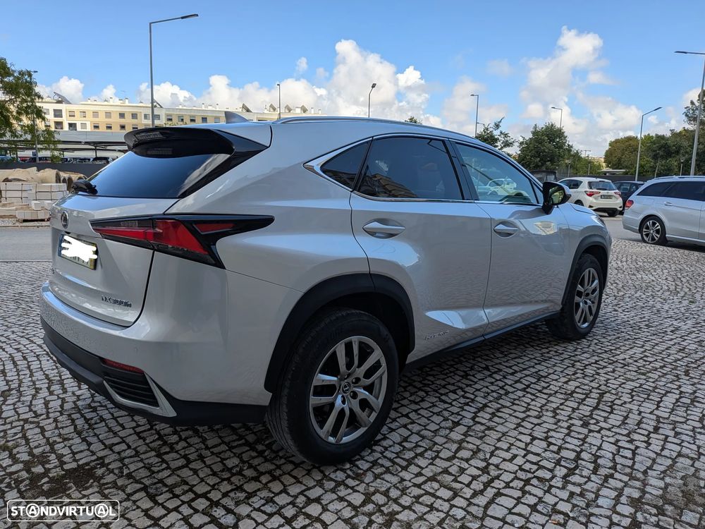 Lexus NX 300h Executive+ - 24
