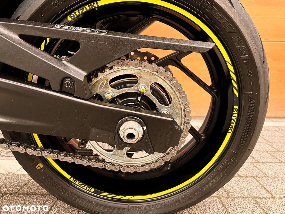 Suzuki GSX - 13