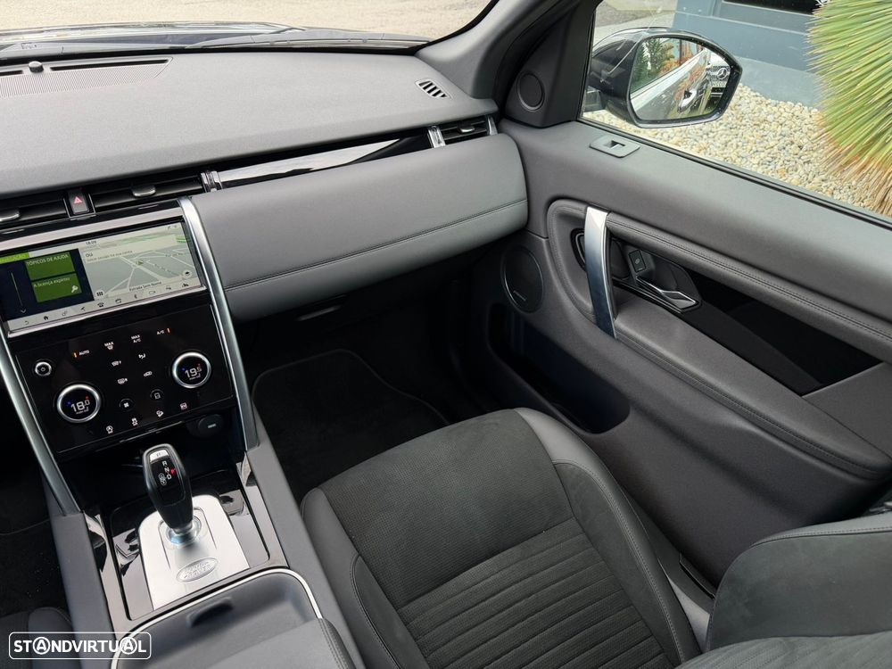 Land Rover Discovery Sport P300e Dynamic SE - 29